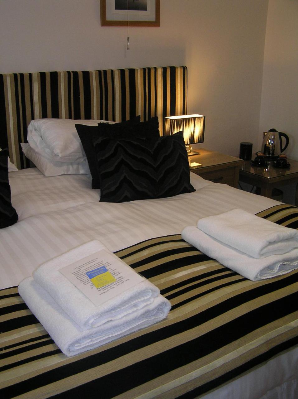 Townhouse Rooms Truro Buitenkant foto